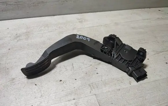Peugeot 2008 II Accelerator throttle pedal 9827704480