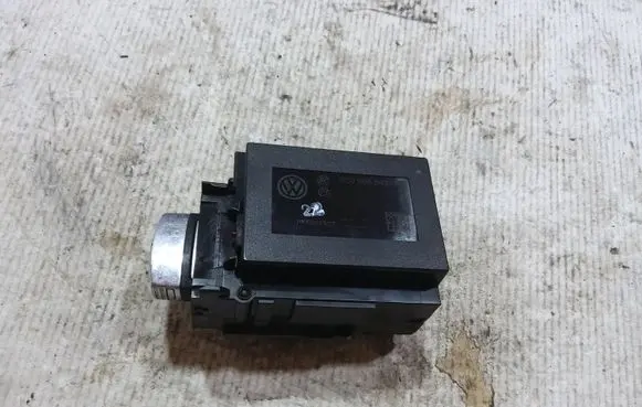 Volkswagen PASSAT B6 Ignition lock 3C0905843R 33303401 12401901223422