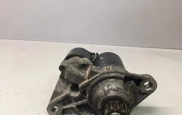 Volkswagen Golf V Starter motor 02T911023R