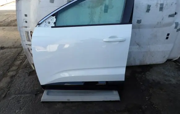 Renault Austral Front door