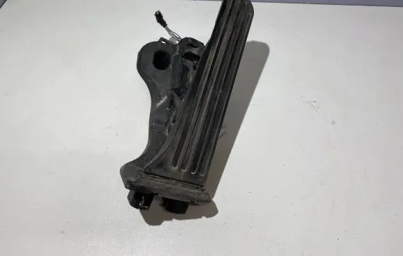 Volkswagen Golf V Accelerator throttle pedal 1K1721503P