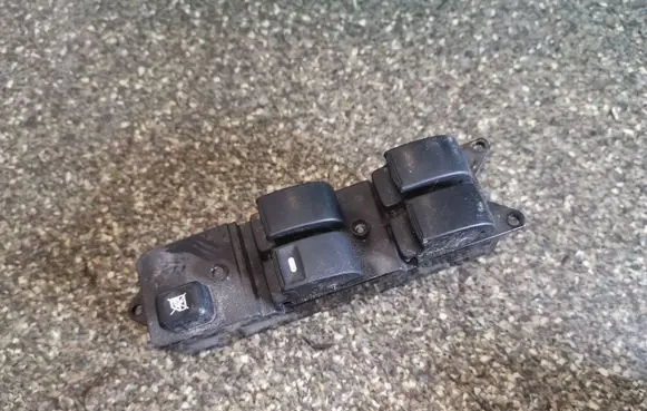 Mitsubishi Lancer Electric window control switch MR587878