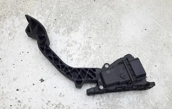 Ford C-MAX I Accelerator throttle pedal 3m519f836af
