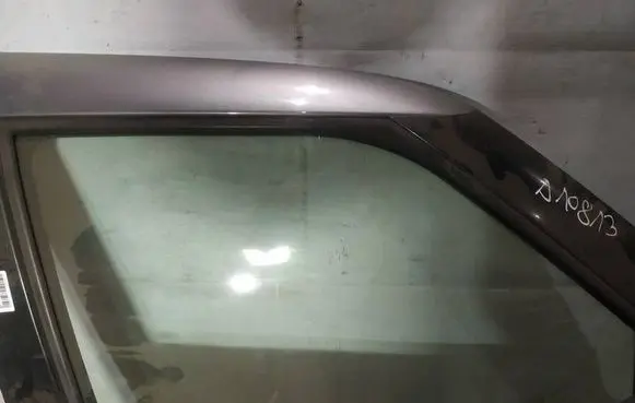 Suzuki Swift I Front door window glass four-door as2
