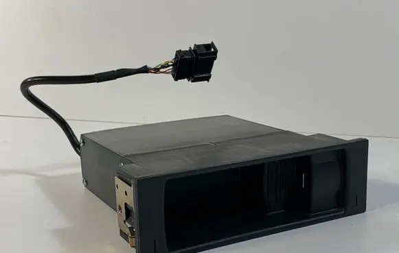 Volkswagen PASSAT B6 USB socket connector 1T0857925