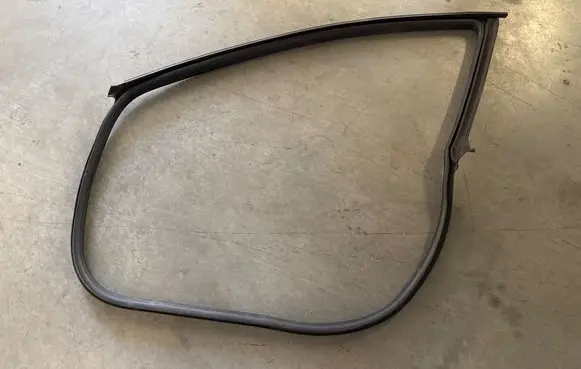 Maserati Ghibli Front door rubber seal 