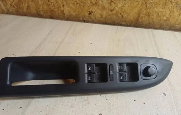 Volkswagen Golf Plus Electric window control switch 1K4959857B