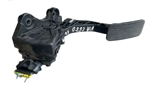 KIA Ceed Accelerator throttle pedal 327002R300