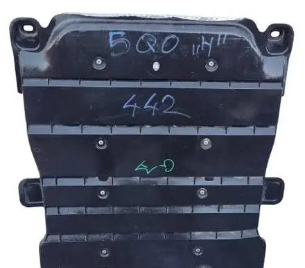 Center/middle under tray cover