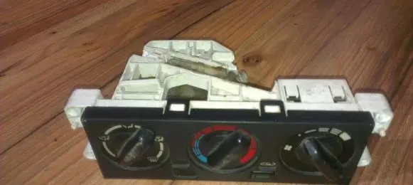 Nissan Almera Climate control unit