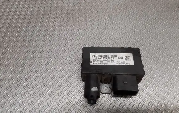 Mercedes-Benz A W169 Glow plug pre-heat relay A6401530479