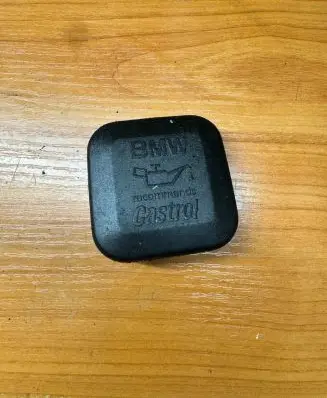 BMW X5 E53 Oil filler cap 7509328 PA66GF30