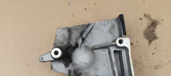 Chevrolet Cruze Engine mounting bracket 96852614