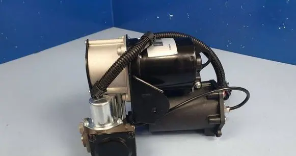 Land Rover Discovery 4 - LR4 Air suspension compressor/pump LR038118 LR023964 LR015303