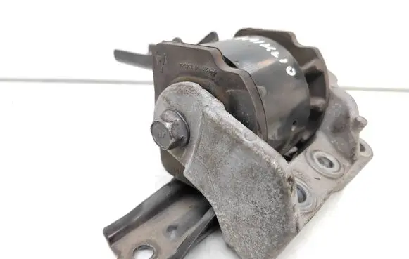 Mitsubishi Outlander Engine mount bracket