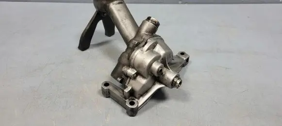 Mercedes-Benz E W124 Oil pump 6021810001