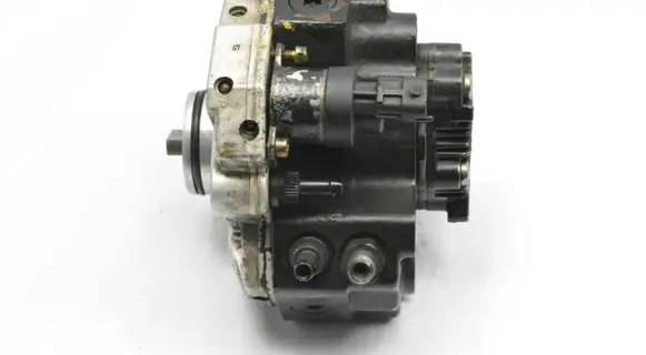 Volvo XC90 Fuel injection high pressure pump 8689590