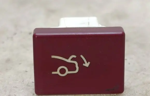 Citroen C5 Tailgate/boot open switch button 96654587KR