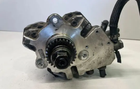 Mitsubishi Colt Fuel injection high pressure pump A6400700701 0445010120