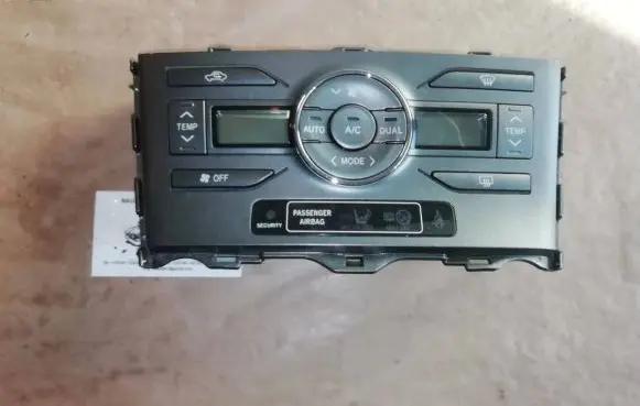 Toyota Auris 150 Climate control unit 5590002220B 7J26611012ZJB