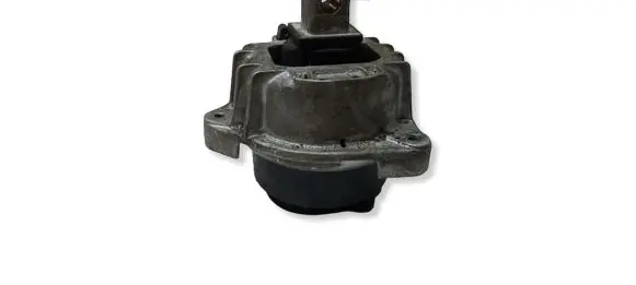 BMW 5 GT F07 Engine mount bracket 8620