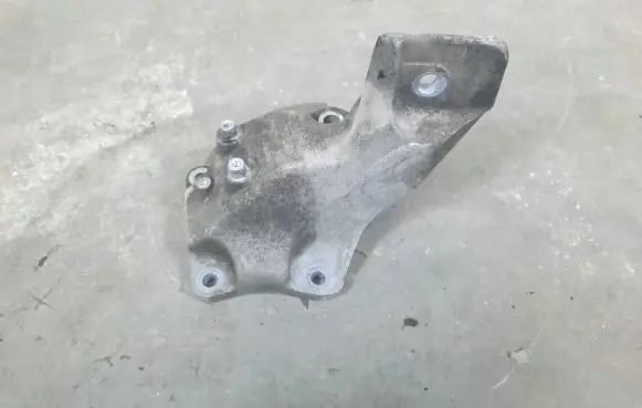 Land Rover Range Rover Sport L320 Engine mounting bracket 6H326037AB