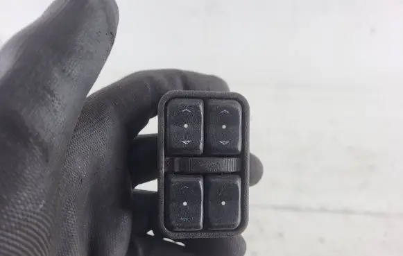 Opel Zafira A Electric window control switch 13363401 90561086