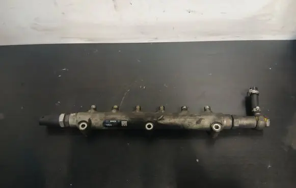 Volvo S80 Fuel main line pipe 0445215010 8658252
