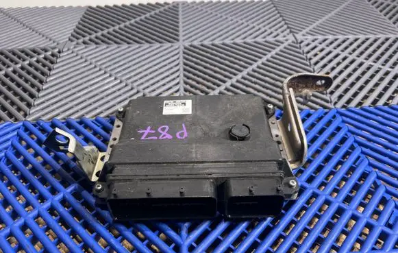 Lexus CT 200H Engine control unit/module 8966176120