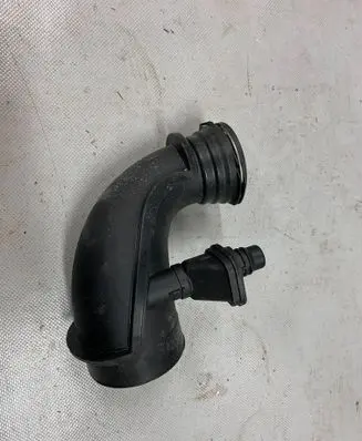 BMW 8 G15 Turbo air intake inlet pipe/hose 7852386 13717852386