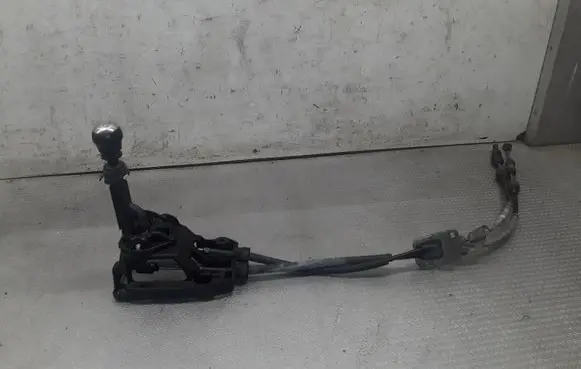 Toyota Avensis T250 Gear shifter/selector 