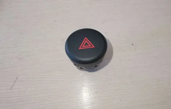 Nissan Juke I F15 Hazard light switch 06019