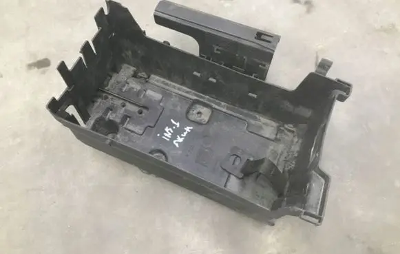 Opel Insignia A Battery box tray 13330951
