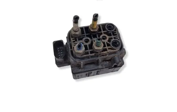 Jeep Grand Cherokee Air suspension valve block 15152400332