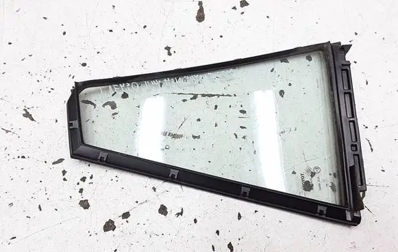 Toyota Verso Rear vent window glass E1743R00097