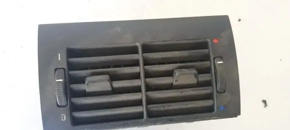 BMW 5 E39 Dash center air vent grill 8376150