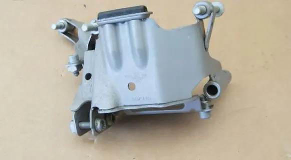 Audi A8 S8 D4 4H Engine mounting bracket 4H0399059G