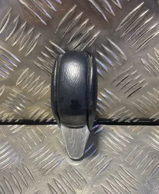 Subaru Outback (BS) Gear lever shifter trim leather/knob