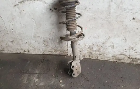 Toyota Prius (NHW20) Front shock absorber with coil spring