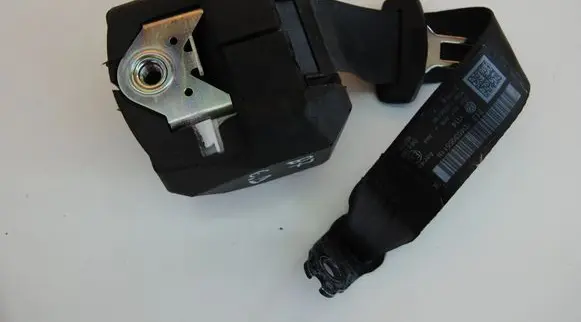 Volkswagen PASSAT B7 Rear seatbelt 3C9857806J