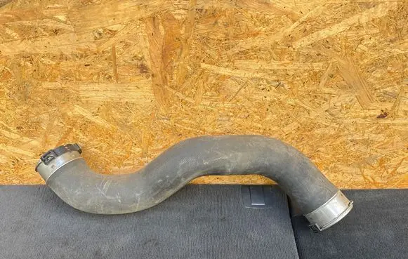 Mercedes-Benz GLE (W166 - C292) Oil fill pipe A1665280582