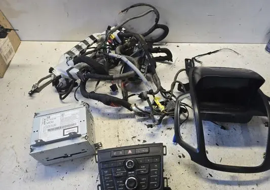 Opel Zafira C Navigation unit CD/DVD player 95326942