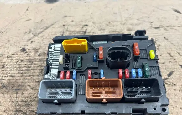 Peugeot 207 BSM Control unit 9661708280