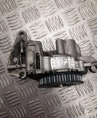 Volkswagen PASSAT B8 Oil pump 04L115263B