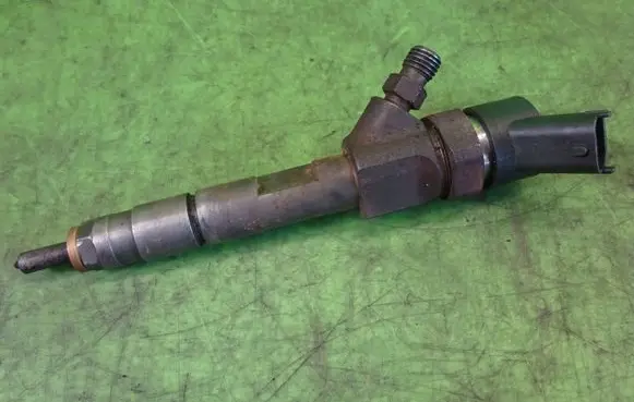 Nissan Primera Fuel injector 0445110110B