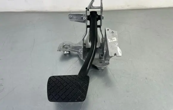 Volkswagen Touareg III Brake pedal 4M1723117E