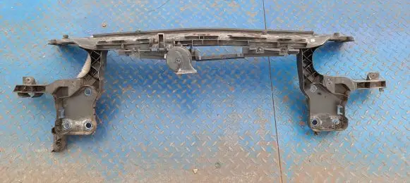 Renault Megane II Radiator support slam panel