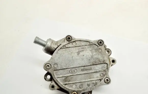BMW 3 E90 E91 Vacuum pump 11667542498