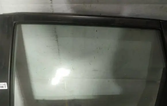 Rear door window glass
