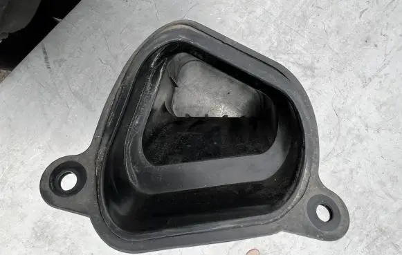 Opel Astra J Air intake duct part 13346074 1051672s08